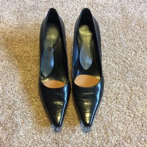 Bandolino Black Crocodile print pointed low heel